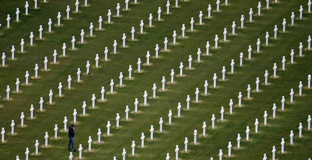 Migliaia croci morti per la guerra